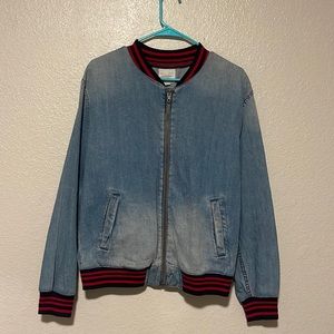 Jean jacket with red sleeves and collar
